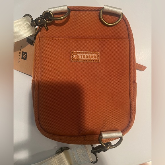 THREAD Carry On Crossbody - Burnt brown color with cream accents. NWT - Picture 3 of 6
